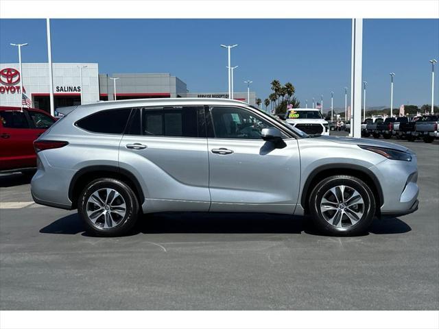 used 2022 Toyota Highlander car, priced at $31,999