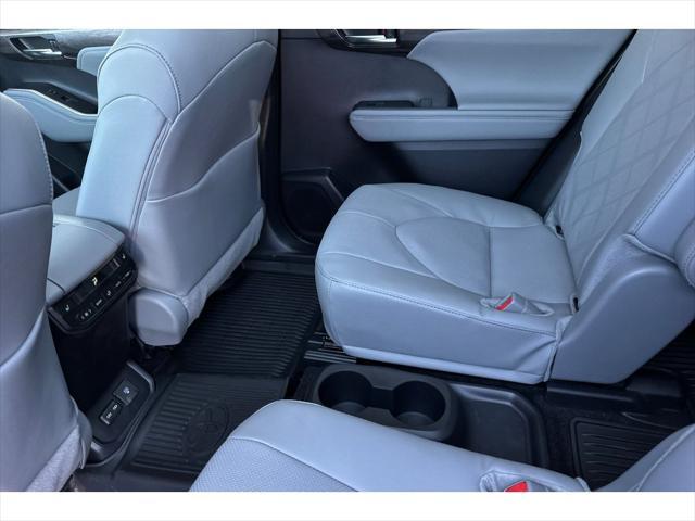 new 2025 Toyota Highlander car, priced at $55,162