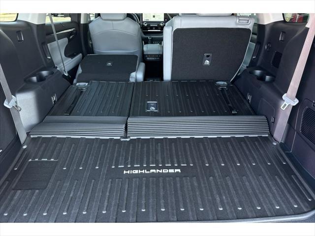 new 2025 Toyota Highlander car, priced at $55,162