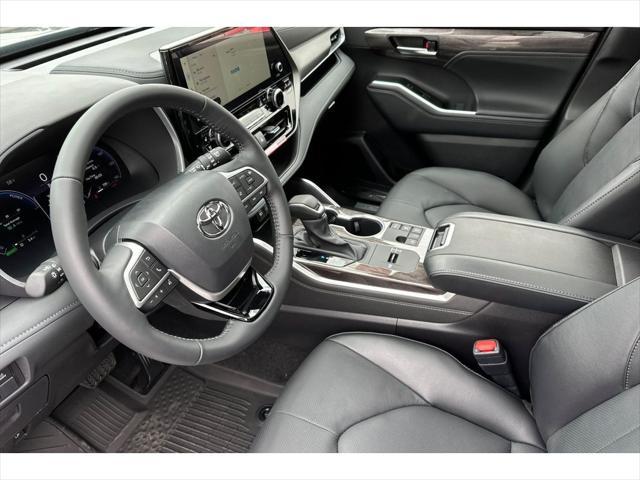 new 2025 Toyota Highlander Hybrid car, priced at $54,098
