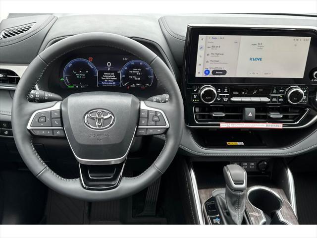 new 2025 Toyota Highlander Hybrid car, priced at $54,098
