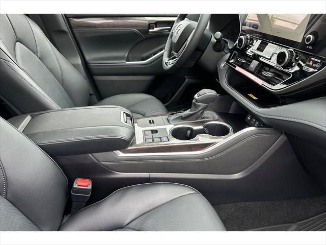 new 2025 Toyota Highlander Hybrid car, priced at $54,098