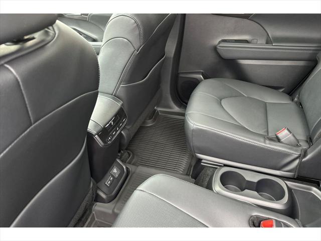 new 2025 Toyota Highlander Hybrid car, priced at $54,098