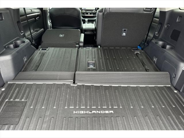new 2025 Toyota Highlander Hybrid car, priced at $54,098