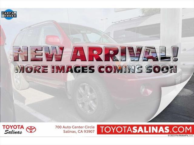 used 2005 Toyota Highlander car, priced at $11,999