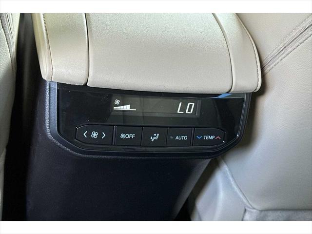 new 2025 Toyota Highlander Hybrid car, priced at $48,553