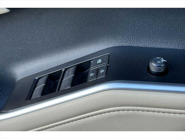 new 2025 Toyota Highlander Hybrid car, priced at $48,553