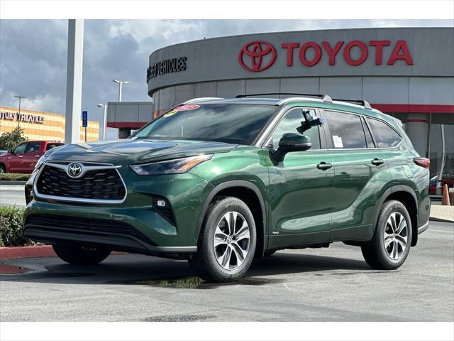 new 2025 Toyota Highlander Hybrid car, priced at $48,553