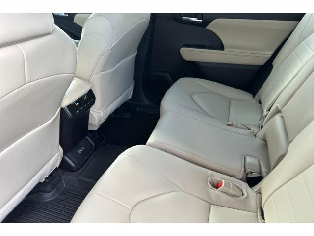 new 2025 Toyota Highlander Hybrid car, priced at $48,553