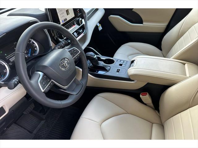 new 2025 Toyota Highlander Hybrid car, priced at $48,553