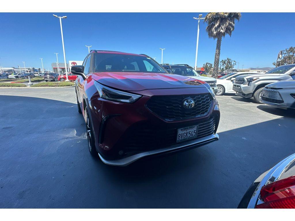 used 2021 Toyota Highlander car, priced at $32,999