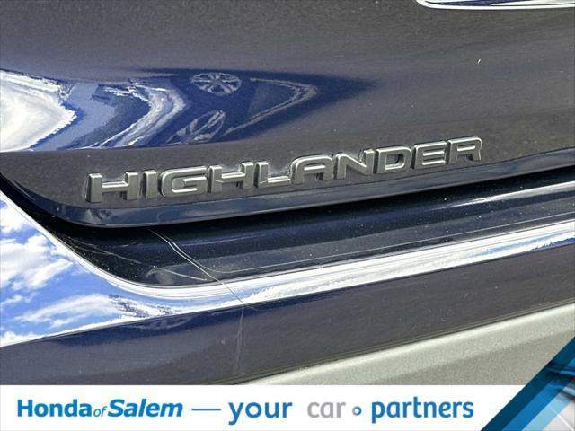 used 2022 Toyota Highlander car, priced at $39,995