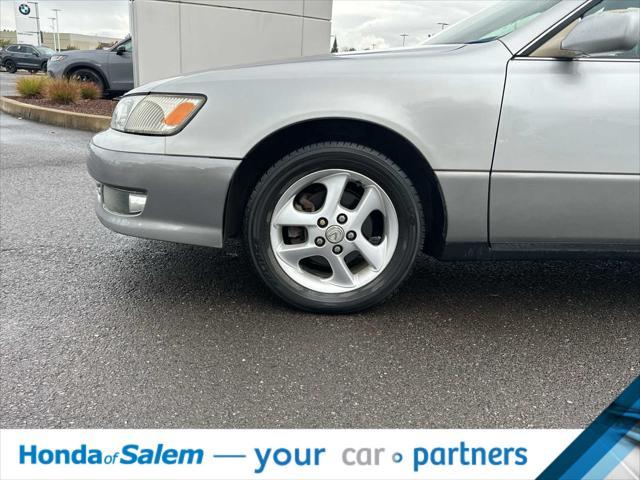 used 2000 Lexus ES 300 car, priced at $6,995