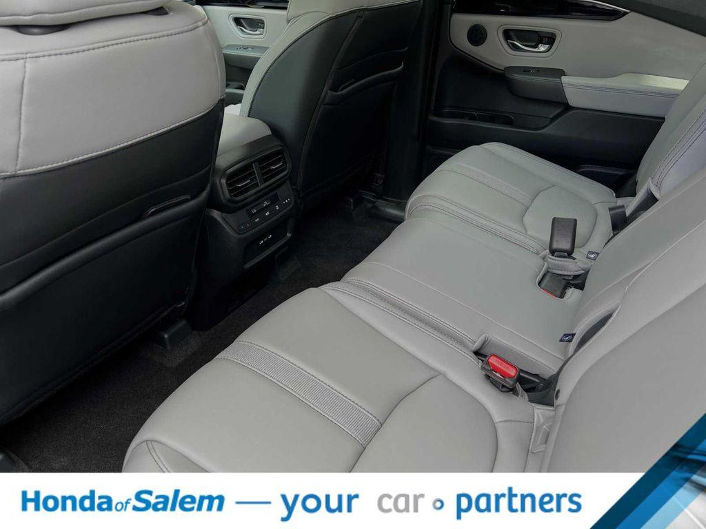 new 2025 Honda Pilot car, priced at $51,095