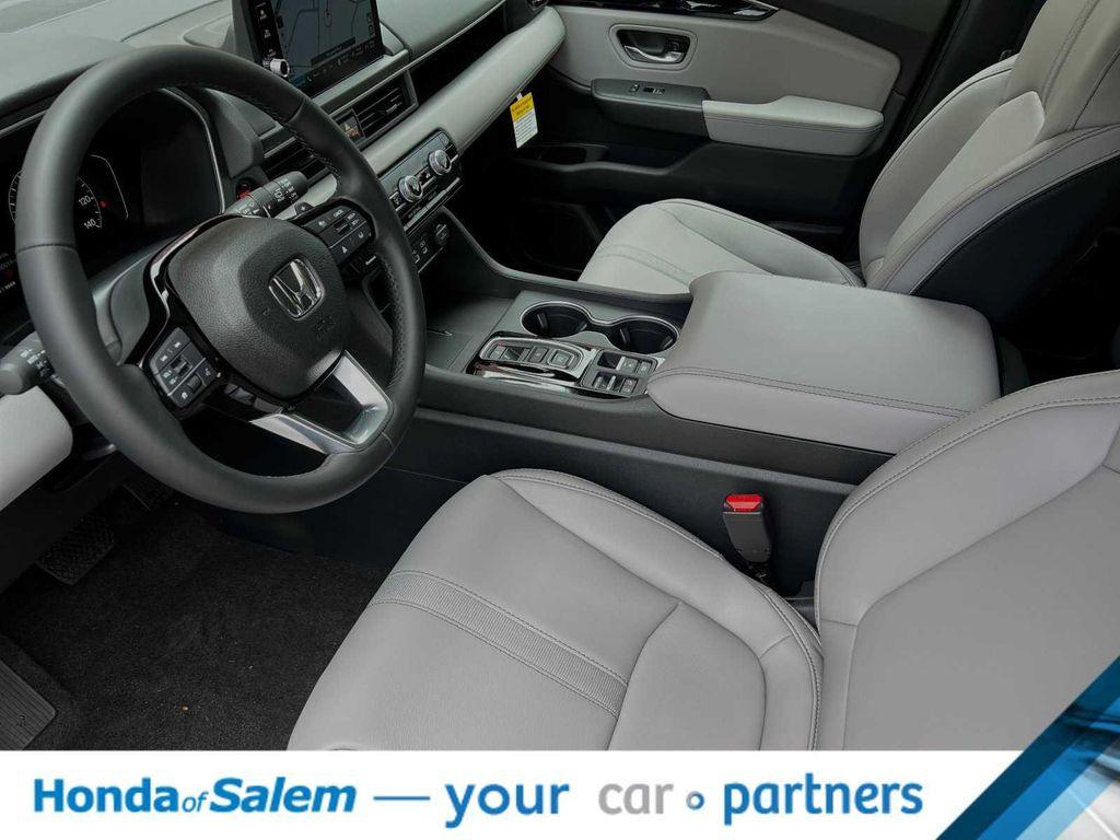new 2025 Honda Pilot car, priced at $51,095