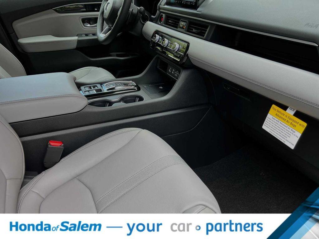 new 2025 Honda Pilot car, priced at $51,095