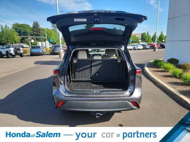 used 2020 Toyota Highlander car, priced at $32,995