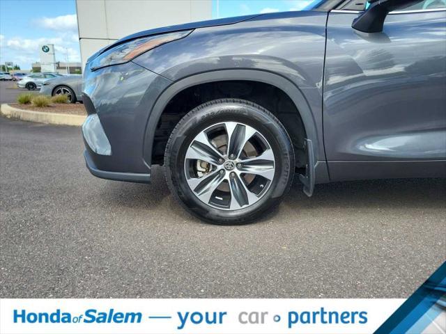 used 2020 Toyota Highlander car, priced at $32,995