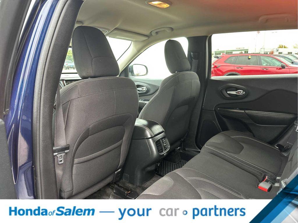 used 2015 Jeep Cherokee car, priced at $8,995