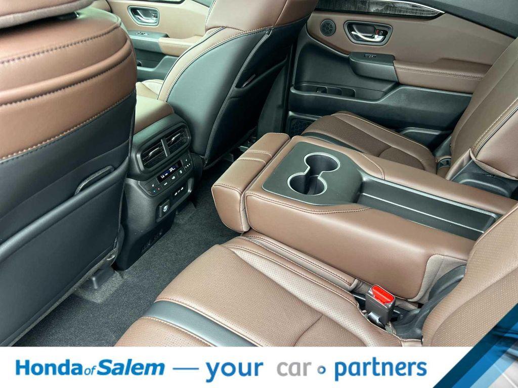 new 2025 Honda Pilot car, priced at $52,665