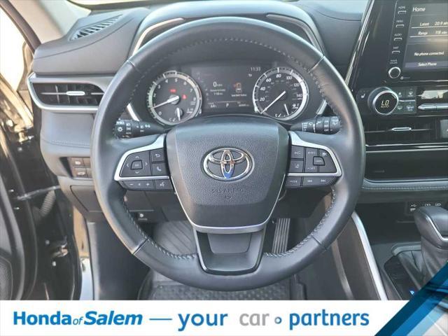 used 2022 Toyota Highlander car, priced at $35,995