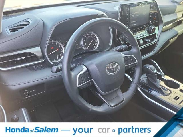 used 2022 Toyota Highlander car, priced at $35,995