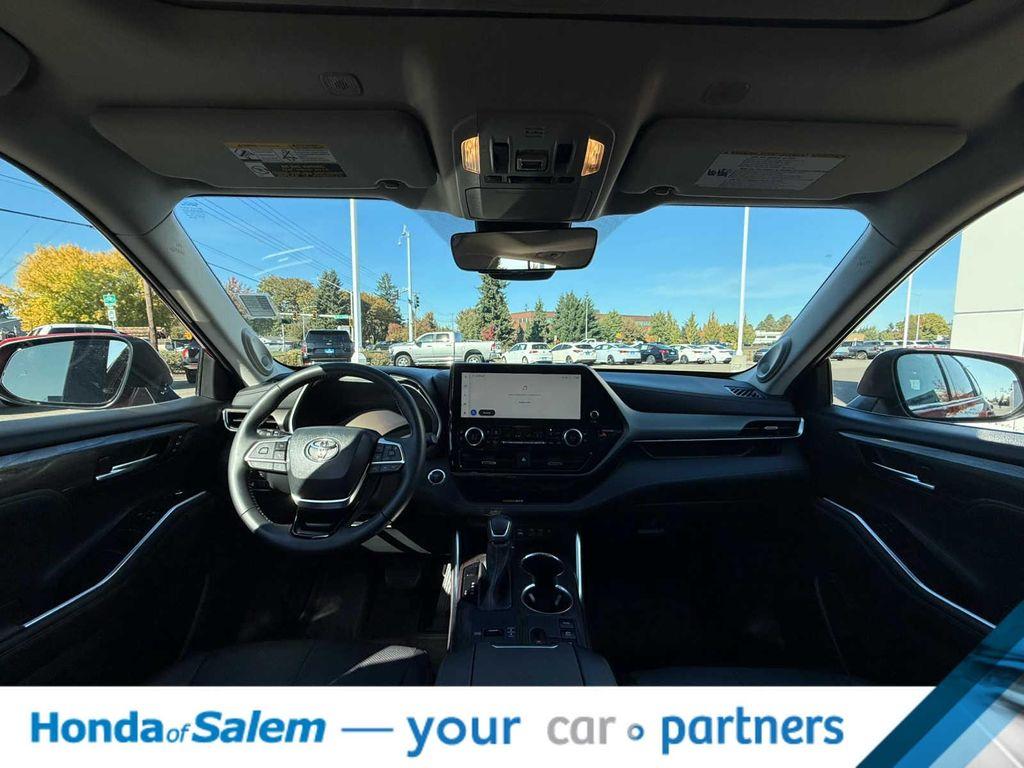 used 2023 Toyota Highlander Hybrid car, priced at $47,888