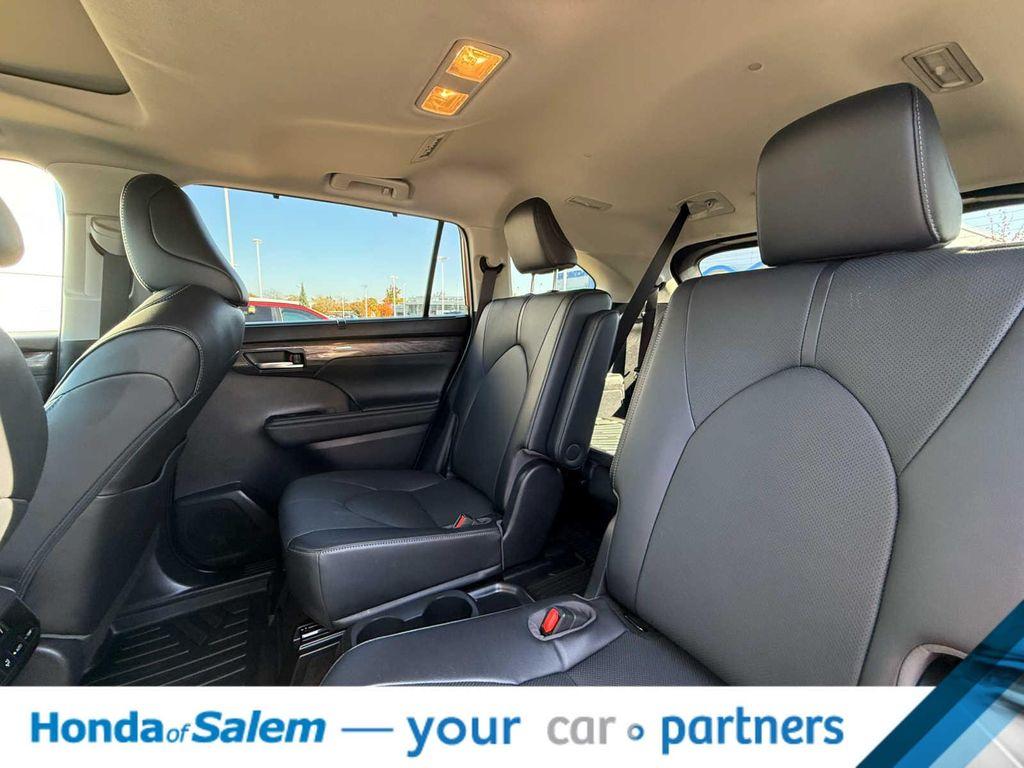 used 2023 Toyota Highlander Hybrid car, priced at $47,888