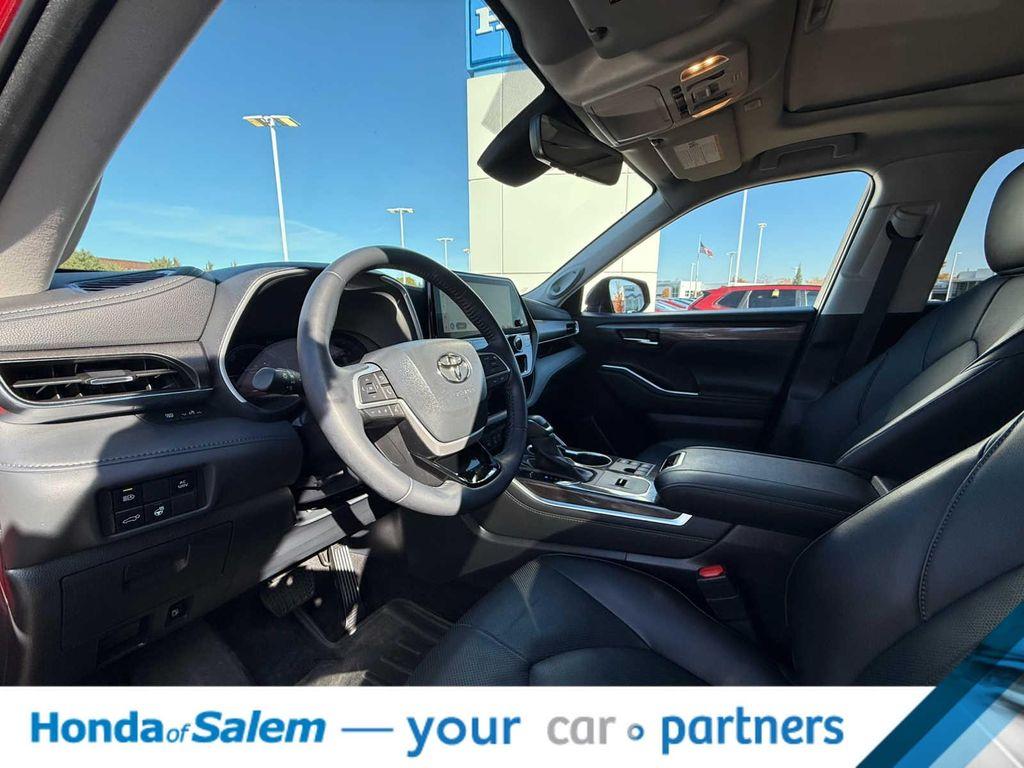 used 2023 Toyota Highlander Hybrid car, priced at $47,888