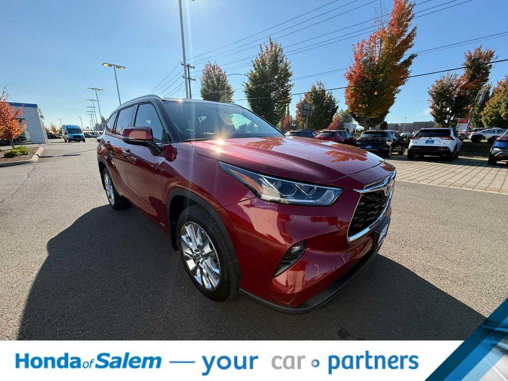 used 2023 Toyota Highlander Hybrid car, priced at $47,888