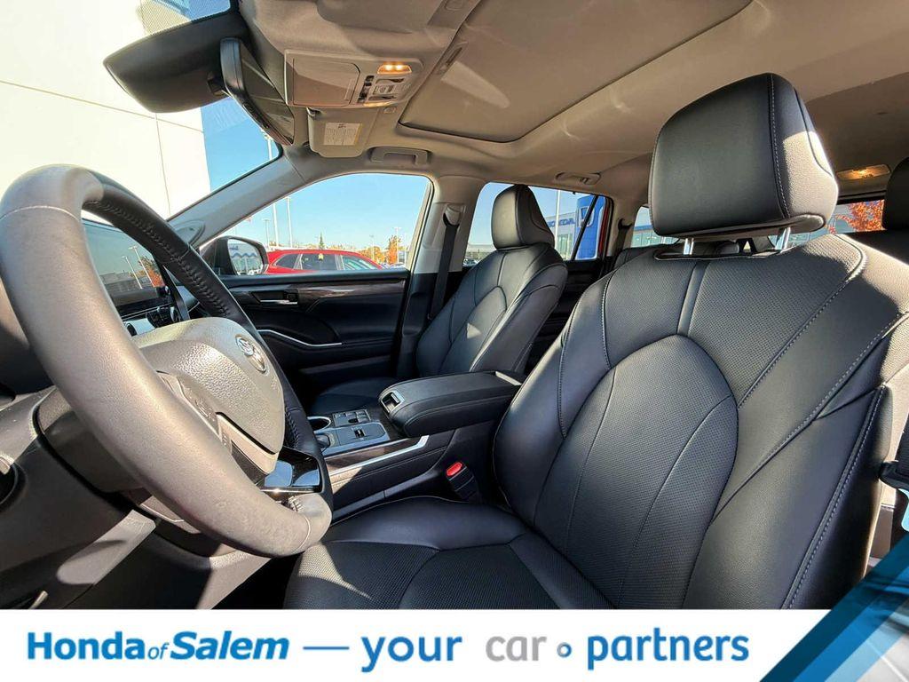 used 2023 Toyota Highlander Hybrid car, priced at $47,888