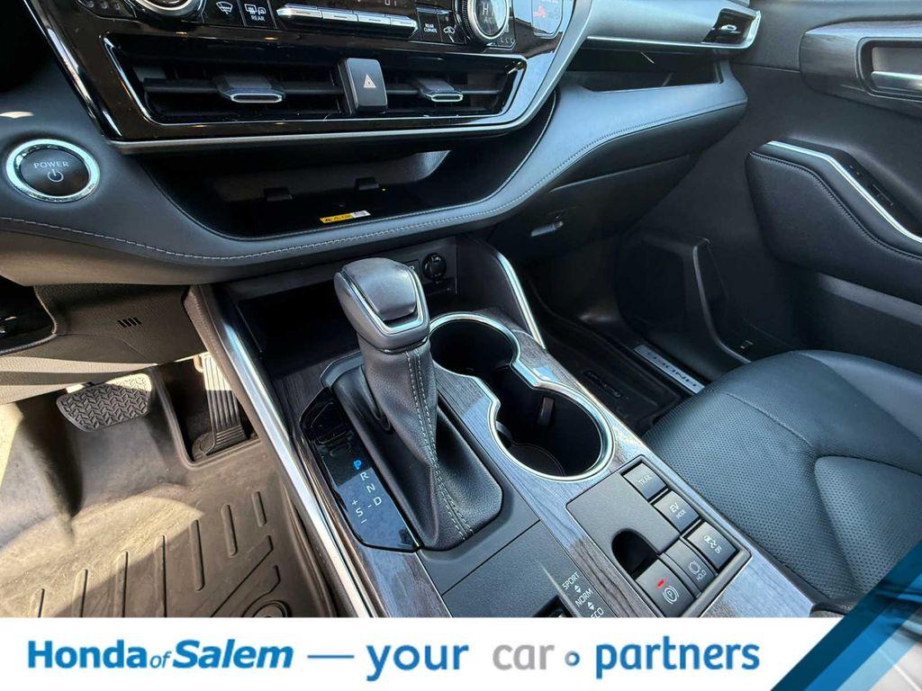 used 2023 Toyota Highlander Hybrid car, priced at $47,888