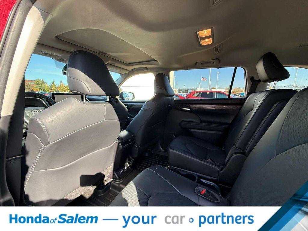 used 2023 Toyota Highlander Hybrid car, priced at $47,888