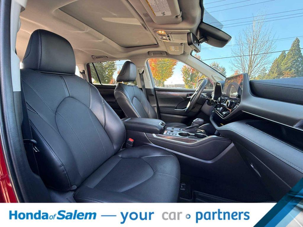 used 2023 Toyota Highlander Hybrid car, priced at $47,888