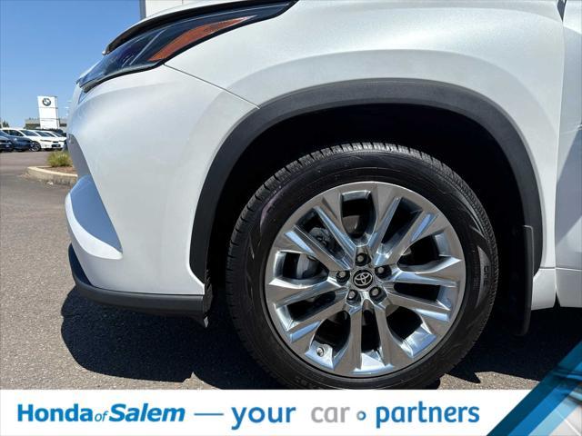 used 2022 Toyota Highlander car, priced at $41,495