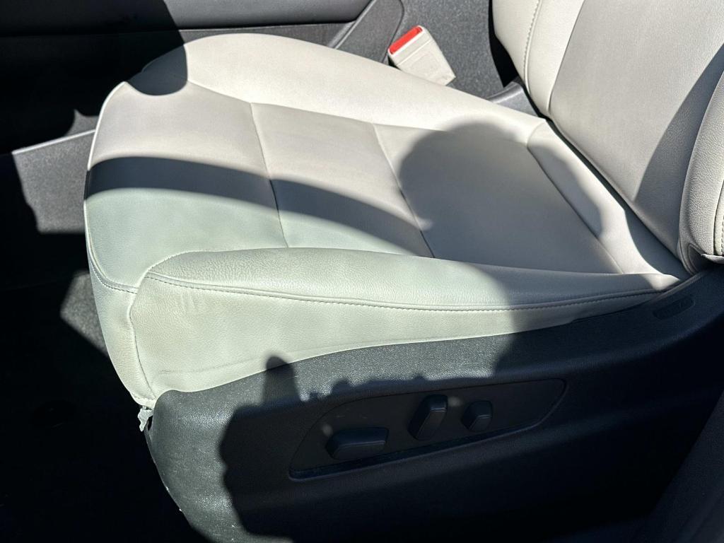 used 2023 Cadillac XT4 car, priced at $27,117