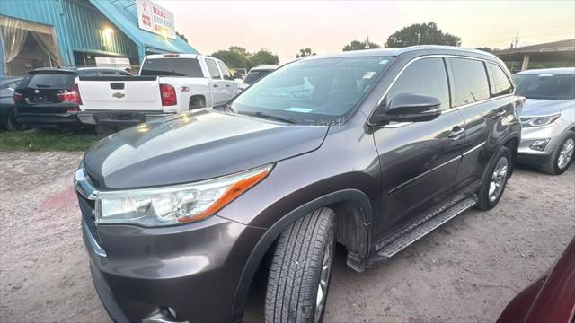 used 2015 Toyota Highlander car, priced at $11,900