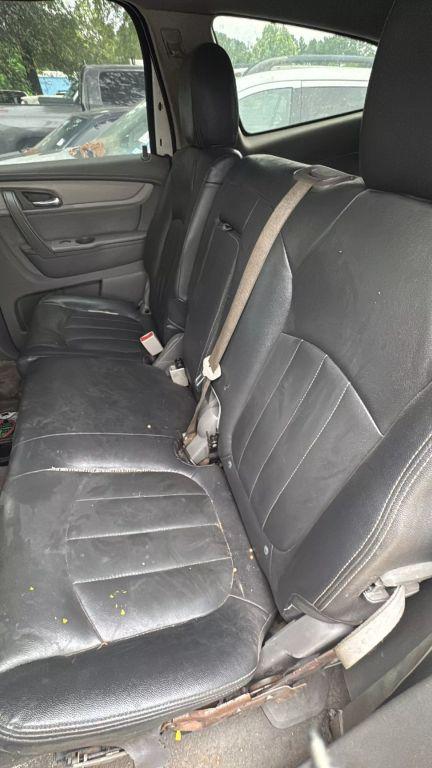 used 2014 Chevrolet Traverse car, priced at $3,250