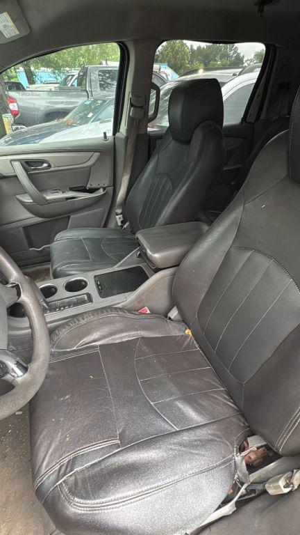 used 2014 Chevrolet Traverse car, priced at $3,250