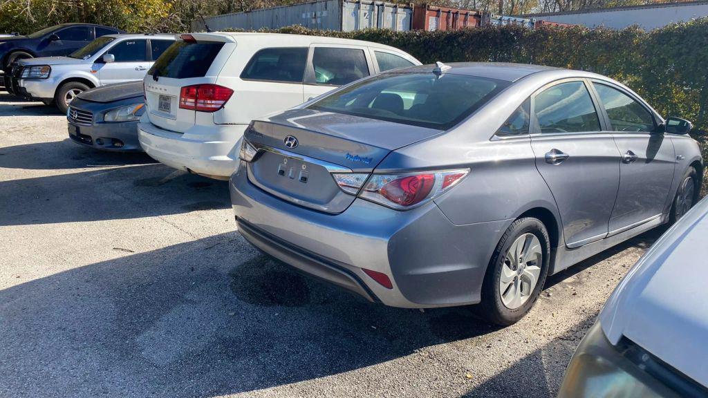 used 2015 Hyundai Sonata Hybrid car, priced at $2,800