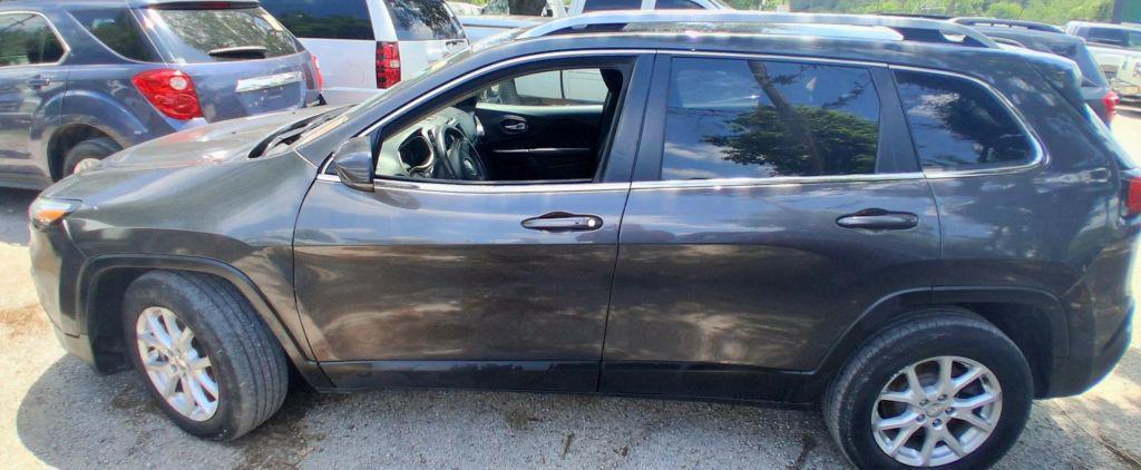 used 2019 Jeep Cherokee car, priced at $5,950