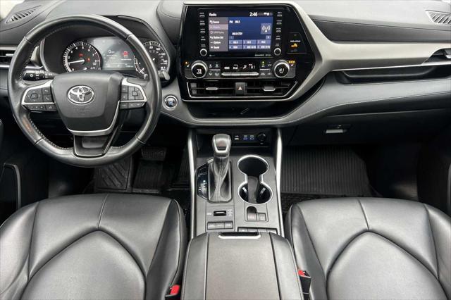 used 2022 Toyota Highlander car, priced at $36,700