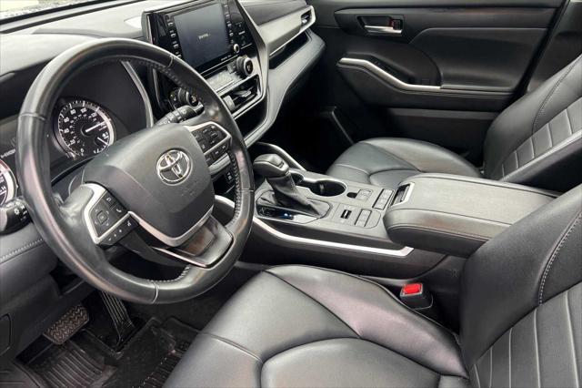 used 2022 Toyota Highlander car, priced at $36,700