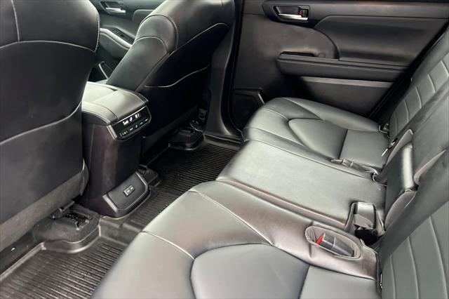 used 2022 Toyota Highlander car, priced at $36,700