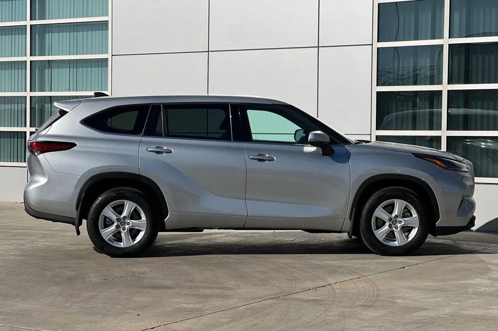 used 2022 Toyota Highlander car, priced at $33,000