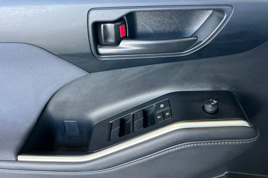 used 2022 Toyota Highlander car, priced at $33,000