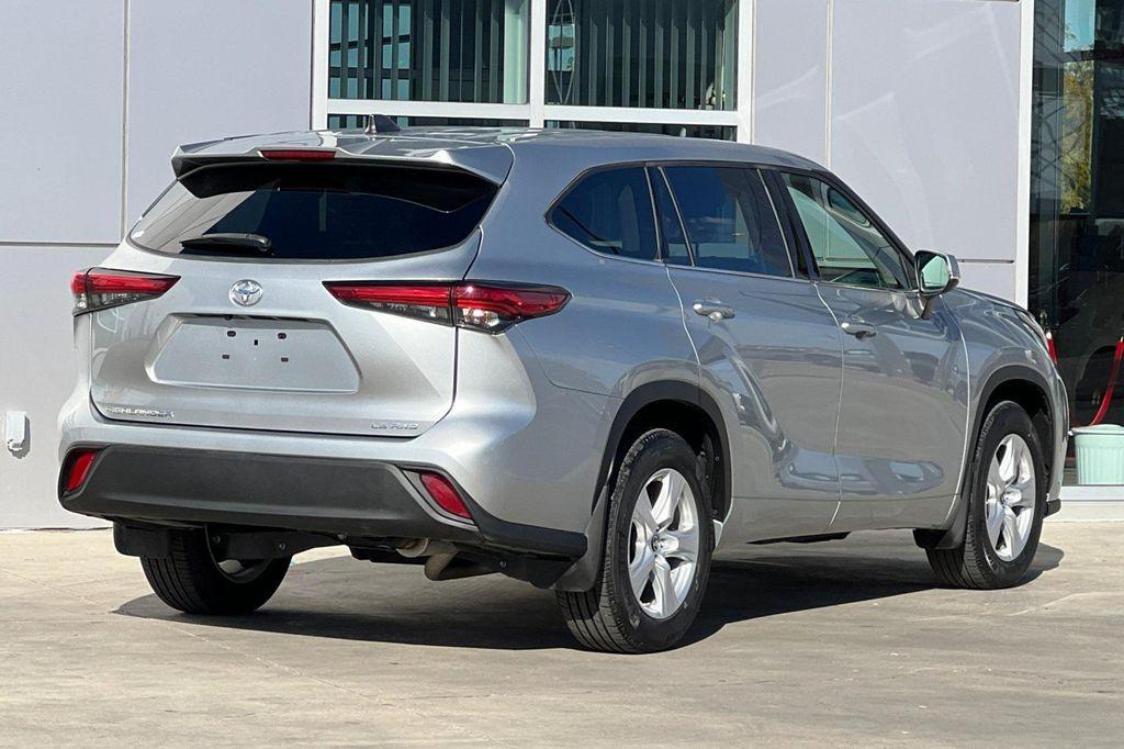 used 2022 Toyota Highlander car, priced at $33,000