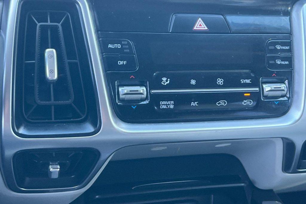 used 2022 Kia Sorento Hybrid car, priced at $17,250