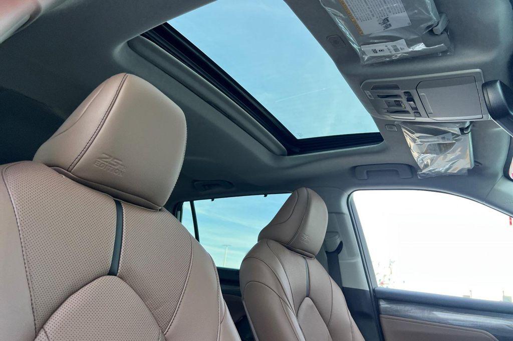 new 2025 Toyota Highlander Hybrid car, priced at $51,359