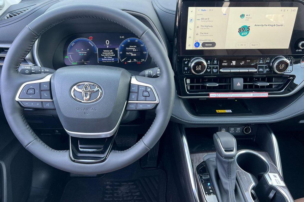 new 2025 Toyota Highlander Hybrid car, priced at $51,359